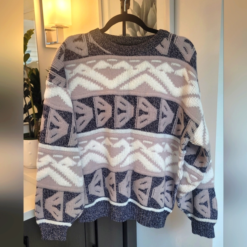 Chams sweater size large